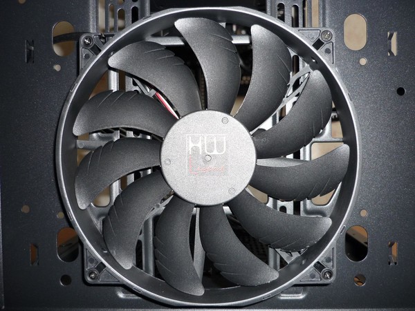 Thermaltake_Core_X9_-_Analisi_ventola_e_gestione_dei_flussi_daria