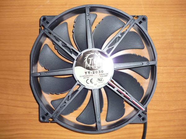 Thermaltake_Core_X9_-_Analisi_ventola_e_gestione_dei_flussi_daria_-_3