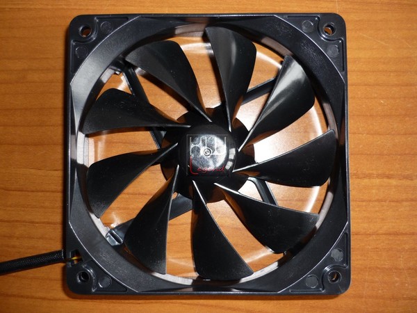 Thermaltake_Core_X9_-_Analisi_ventola_e_gestione_dei_flussi_daria_-_7