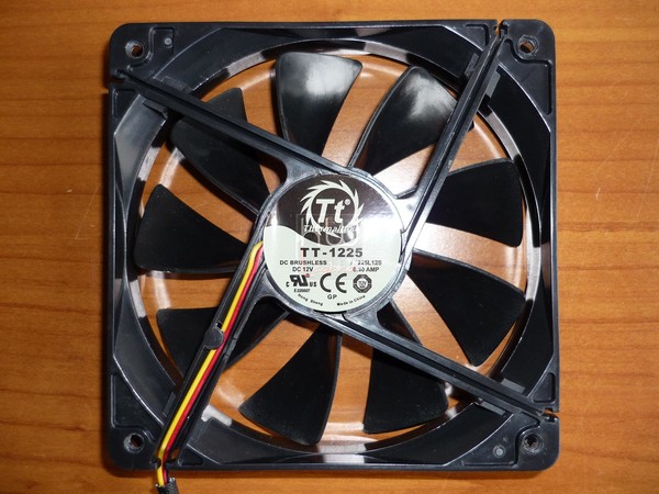 Thermaltake_Core_X9_-_Analisi_ventola_e_gestione_dei_flussi_daria_-_8