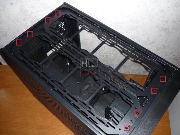 Thermaltake_Core_X9_-_Uno_sguardo_allesterno_-_12