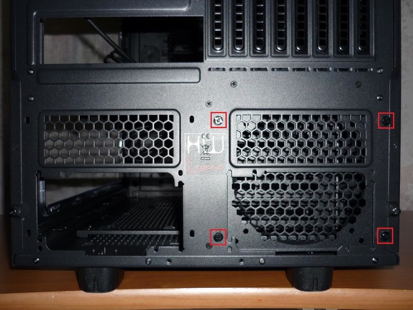 Thermaltake_Core_X9_-_Uno_sguardo_allesterno_-_16