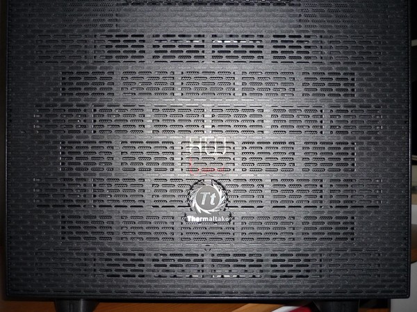Thermaltake_Core_X9_-_Uno_sguardo_allesterno_-_3