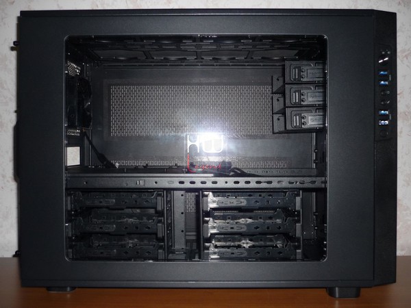 Thermaltake_Core_X9_-_Uno_sguardo_allesterno_-_5