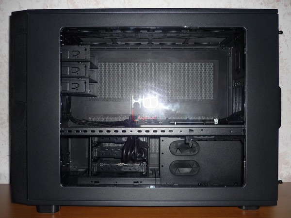 Thermaltake_Core_X9_-_Uno_sguardo_allesterno_-_7