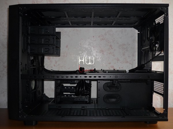 Thermaltake_Core_X9_-_Uno_sguardo_allinterno_-_1