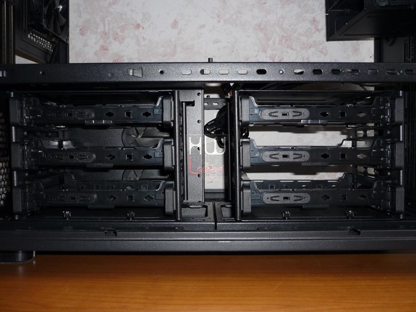 Thermaltake_Core_X9_-_Uno_sguardo_allinterno_-_10