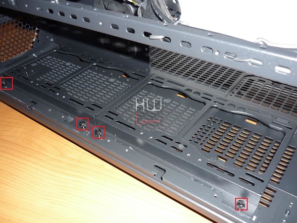 Thermaltake_Core_X9_-_Uno_sguardo_allinterno_-_14