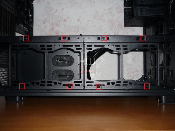 Thermaltake_Core_X9_-_Uno_sguardo_allinterno_-_16