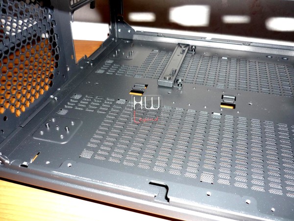 Thermaltake_Core_X9_-_Uno_sguardo_allinterno_-_20