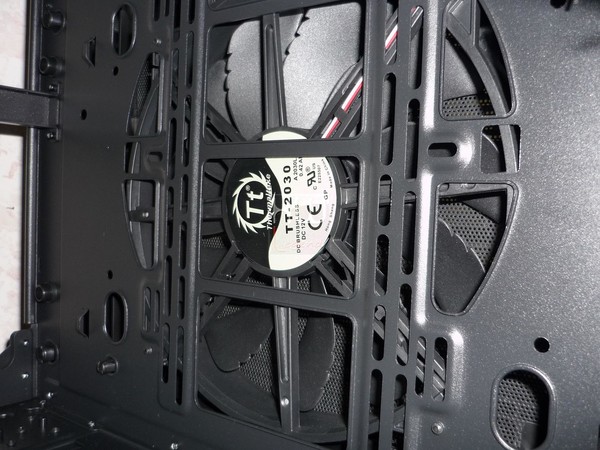 Thermaltake_Core_X9_-_Uno_sguardo_allinterno_-_21