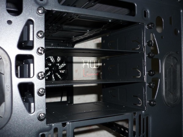 Thermaltake_Core_X9_-_Uno_sguardo_allinterno_-_23