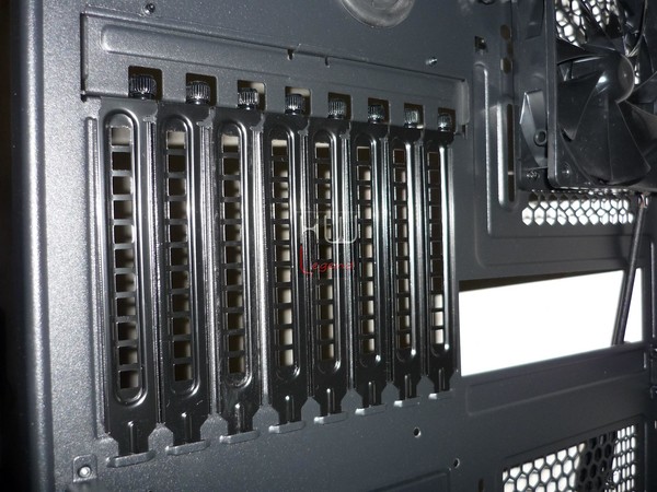 Thermaltake_Core_X9_-_Uno_sguardo_allinterno_-_26