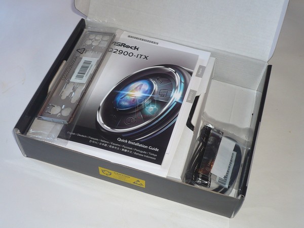 011-asrock-q2900-itx-foto-confezione-interno