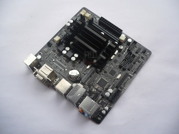 019-asrock-q2900-itx-foto-scheda-varie
