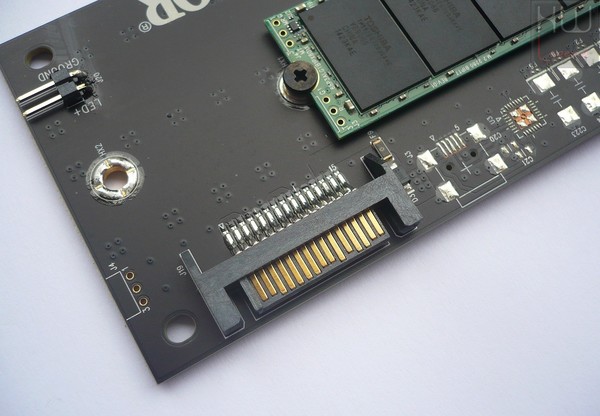 030-plextor-m6e-128gb-ssd-pcie-foto-ssd-smontato-connettore-alimentazione-sata