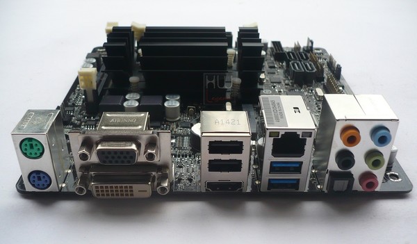 038-asrock-q2900-itx-pannello-IO