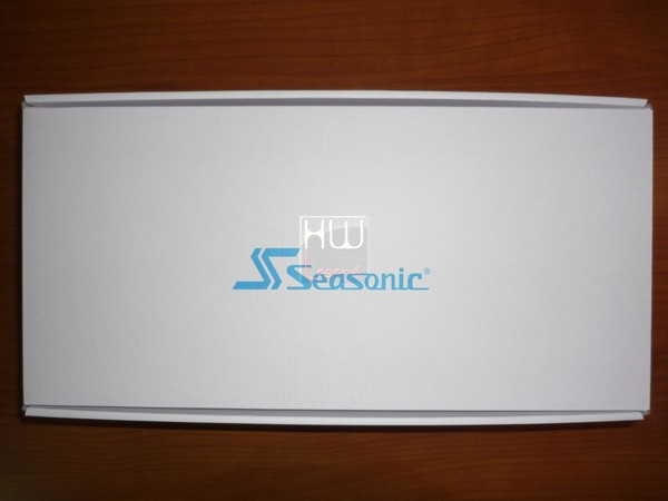 Seasonic_Snow_Silent_1050W_-_Confezione_e_Bundle_-_1