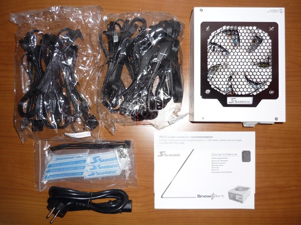 Seasonic_Snow_Silent_1050W_-_Confezione_e_Bundle_-_10
