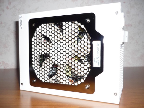 Seasonic_Snow_Silent_1050W_-_Uno_sguardo_da_vicino_-_6