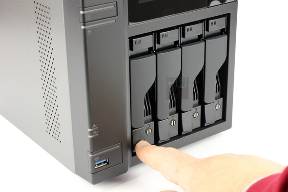 asustor_as7004t_nas_hotswap1