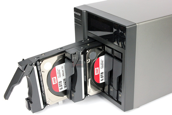 asustor_as7004t_nas_hotswap10