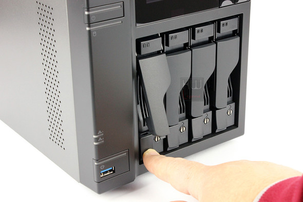 asustor_as7004t_nas_hotswap2
