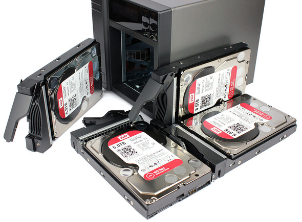 asustor_as7004t_nas_hotswap9