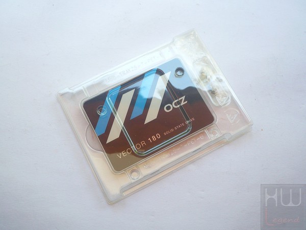 008-ocz-vector-180-foto-confezione-blister-ssd