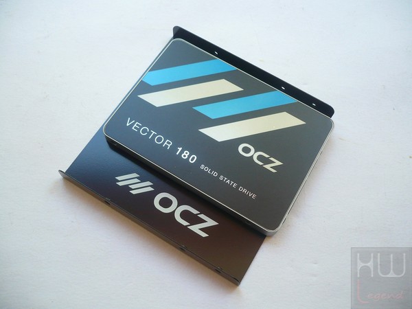 013-ocz-vector-180-foto-confezione-adattatore-ssd