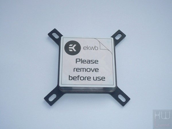 020-ek-l240-kit-watercooling-foto-waterblock-particolare-pellicola-base-contatto