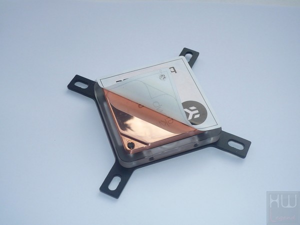 021-ek-l240-kit-watercooling-foto-waterblock-particolare-pellicola-base-contatto