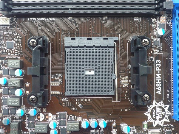 035-amd-a8-7650k-kaveri-msi-a68hm-p33-foto-scheda-socket