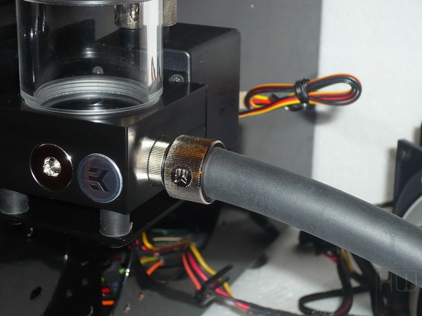 100-ek-l240-kit-watercooling-foto-assemblaggio-impianto-collegamento-tubi