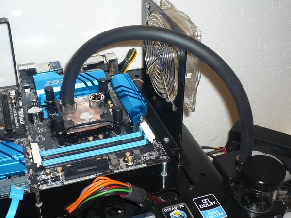 102-ek-l240-kit-watercooling-foto-assemblaggio-impianto-collegamento-tubi