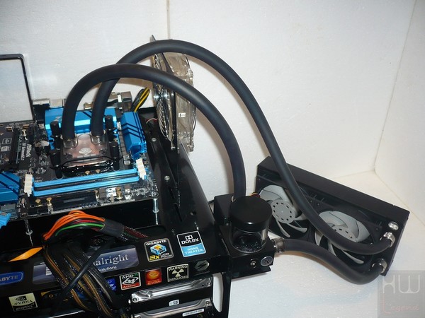 103-ek-l240-kit-watercooling-foto-assemblaggio-impianto-collegamento-tubi