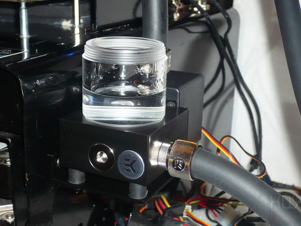 105-ek-l240-kit-watercooling-foto-assemblaggio-impianto-riempimento-circuito