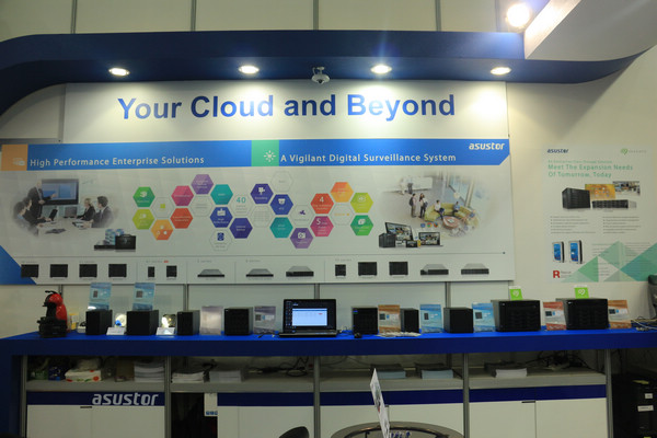 ASUSTOR_Computex_2015_-_1