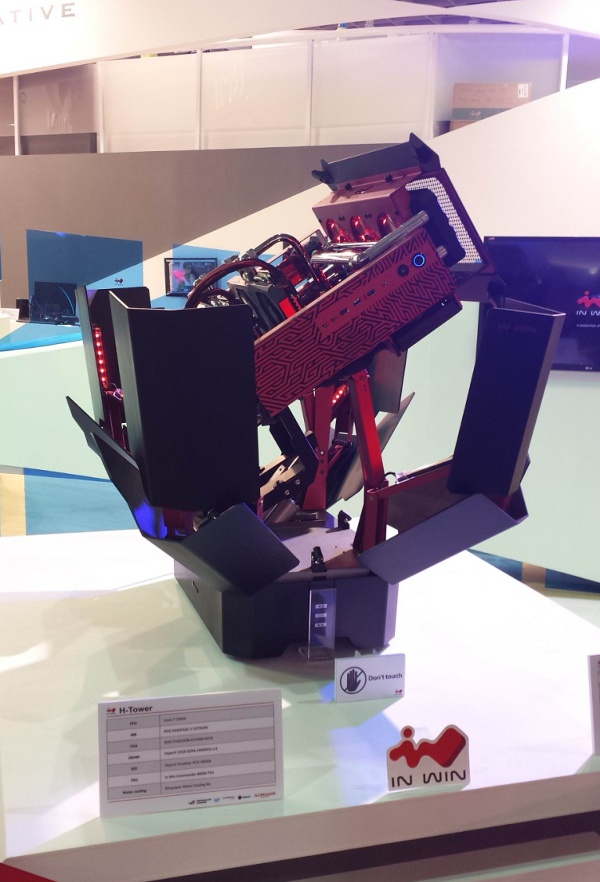 In_Win_Computex_2015_-_5