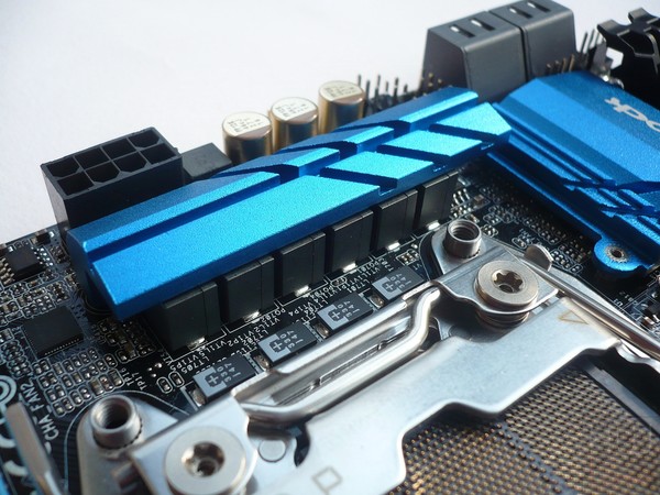 037-asrock-x99e-itx-foto-scheda-zona-socket-particolare-circuiteria