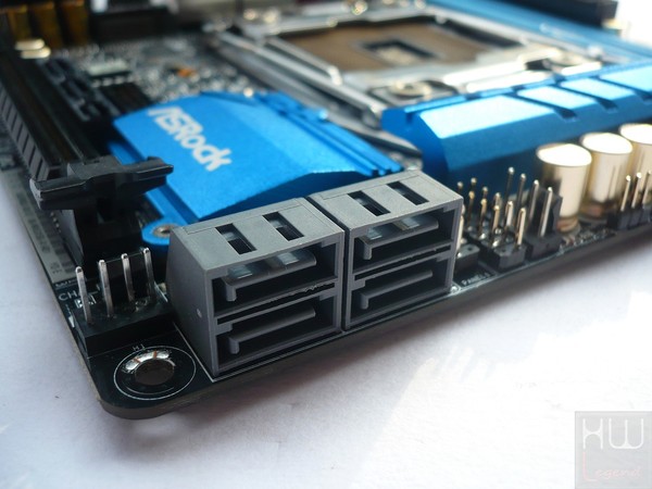 044-asrock-x99e-itx-foto-scheda-porte-sata