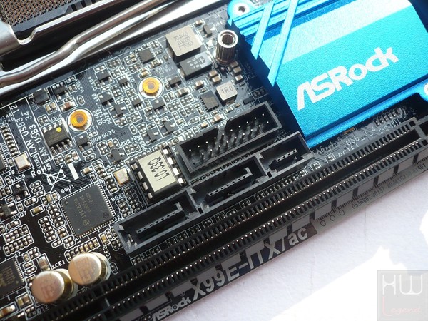 045-asrock-x99e-itx-foto-scheda-porta-sata-express