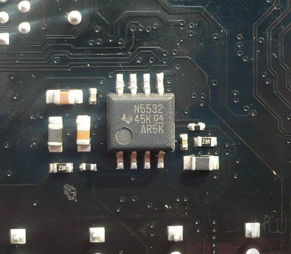 048-asrock-x99e-itx-foto-scheda-comparto-audio-amplificatore-cuffie