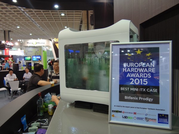 BitFenix_-_Computex_2015_-_10
