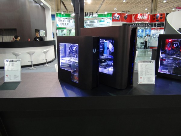 BitFenix_-_Computex_2015_-_2