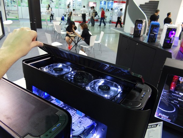 BitFenix_-_Computex_2015_-_3