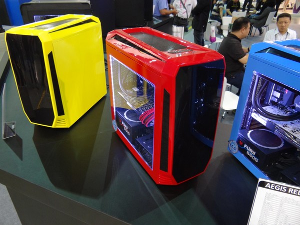 BitFenix_-_Computex_2015_-_4