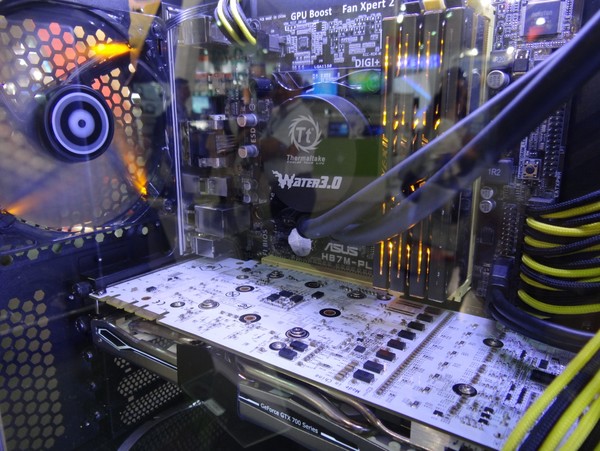 BitFenix_-_Computex_2015_-_6