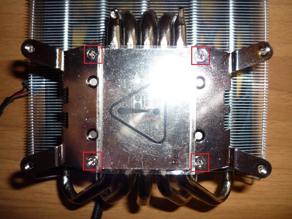 Reeven_Steropes_-_Montaggio_ed_applicazione_della_pasta_termica_-_4