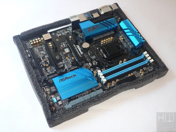019-asrock-z97-foto-confezione-interno-particolare-protezione-scheda